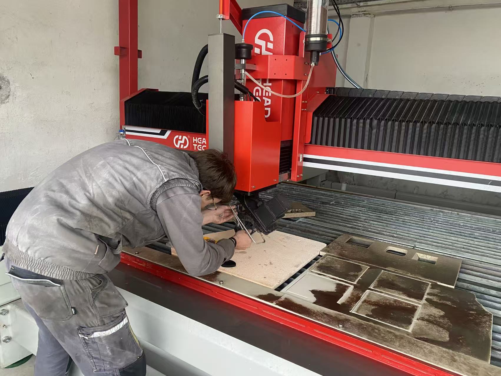 Water jet cutting machine
